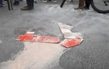 В Киеве Нацгвардия помешала участникам акции под посольством РФ сжечь "Кремль" (фото, видео)