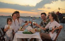 В новом выпуске "Мандруй Україною з Дмитром Комаровим" ведущий впервые отправился в экспедицию с женой (фото, видео)