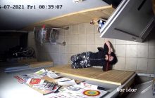 На Закарпатті начальник слідства та слідчий домагались дівчини на АЗС і потрапили на відео - соцмережі