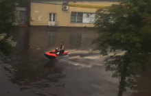 Житомир затопил ливень: люди плавали на водном мотоцикле и надувном матрасе (фото, видео)