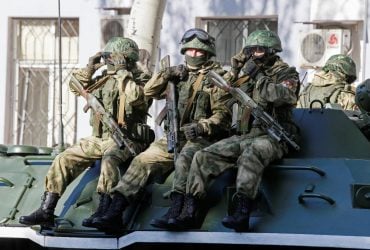 Чоловіків у ОРДЛО захопили в заручники і змушують воювати, погрожуючи тортурами – Резніков
