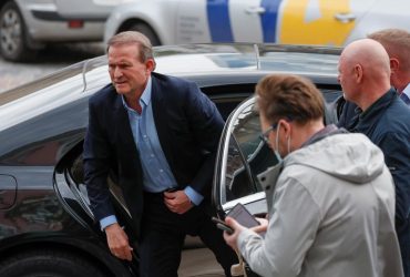 FT: Київ ризикує розлютити Путіна, переслідуючи олігарха Медведчука