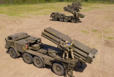 Військові-реактивники підігнали "Урагани" до кордону з Кримом: фото та відео масштабних навчань