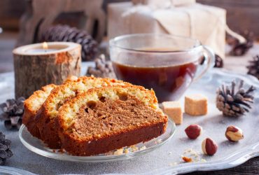 Вкусный чайный пирог с вареньем: выпекаем из того, что всегда под рукой