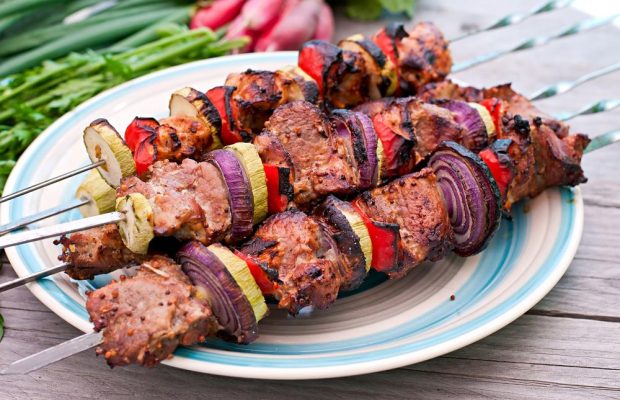 Маринад для шашлыка: как приготовить невероятно вкусное и сочное мясо