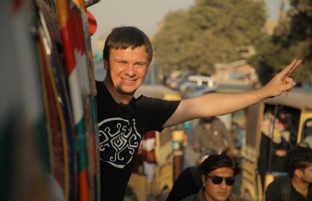 «Світ навиворіт. Пакистан» розвінчує міфи: Дмитро Комаров покаже, як насправді живуть жінки в консервативній мусульманській країні