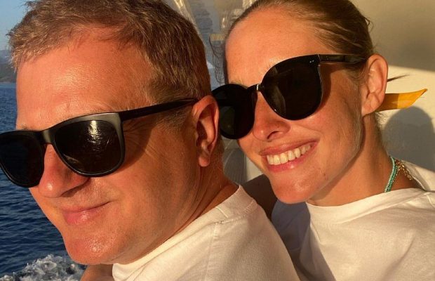 "Спасибо за чудо": Юрий Горбунов очаровал сеть милым фото с беременной Осадчей