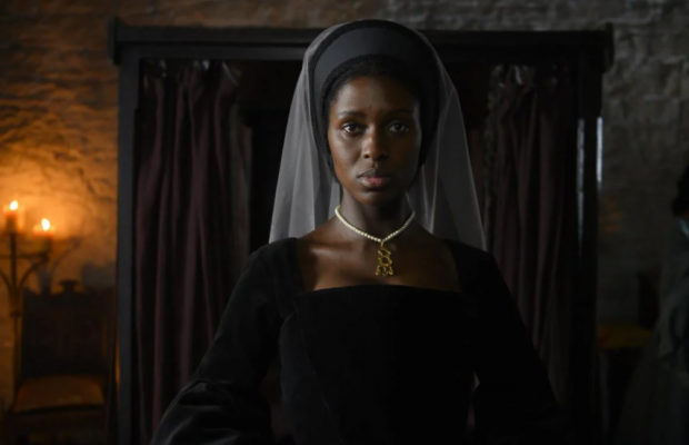 Опубліковано трейлер скандального серіалу про Анну Болейн, яку зіграла темношкіра актриса (відео)