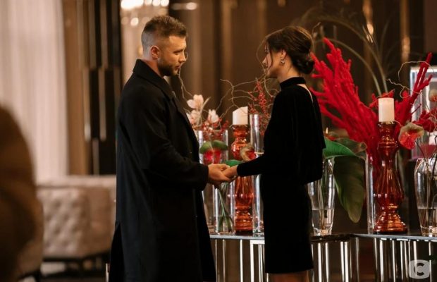 На шоу "Холостяк-11" несподівано повернулася екс-учасниця - вона потрапила до фіналу (фото)