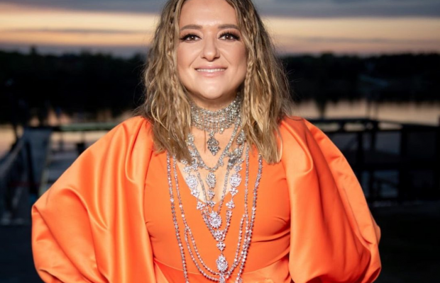 "Очень полнит": Наталью Могилевскую раскритиковали за образ на премии "Viva! Awards"