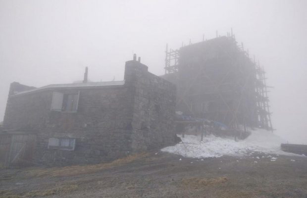 Середина травня у горах: Карпати засипає снігом, температура впала до 0° (фото)