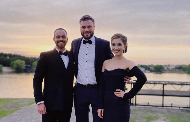 Звезда "Опера по вызову" оголила плечики на одной из самых престижных премий