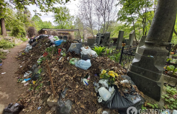 Сміття, руїни, порожні склепи: у Києві занепадає легендарний Байковий цвинтар (фоторепортаж)