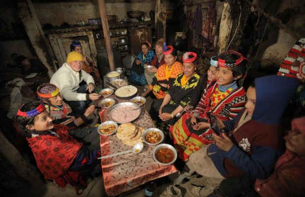 У новому випуску «Світ навиворіт» Дмитро Комаров показав, як в консервативному Пакистані живуть «невірні» (відео)