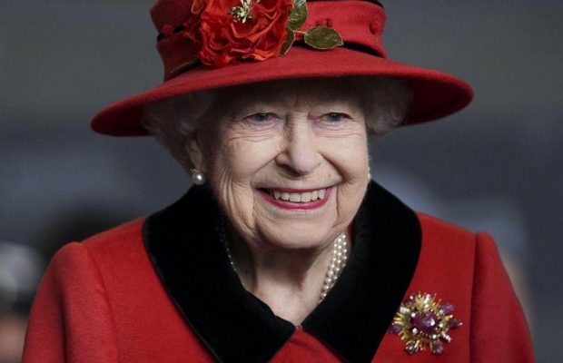 Королева Елизавета II поздравила принца Гарри и Меган Маркл с рождением дочери