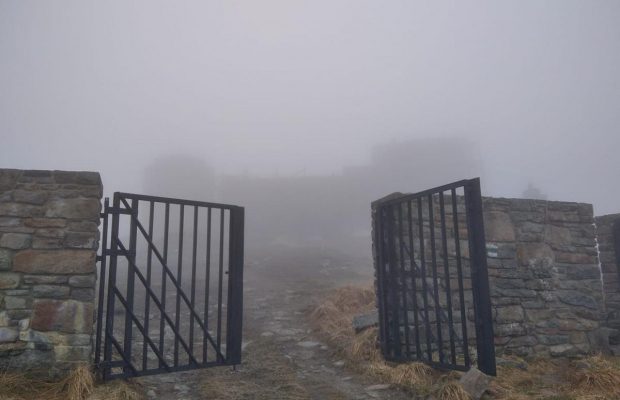 Кінець травня в Карпатах: температура у горах впала до 0° (фото)