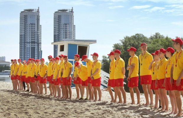 Старт пляжного сезона в Киеве: спасатели провели тренировку (фоторепортаж)