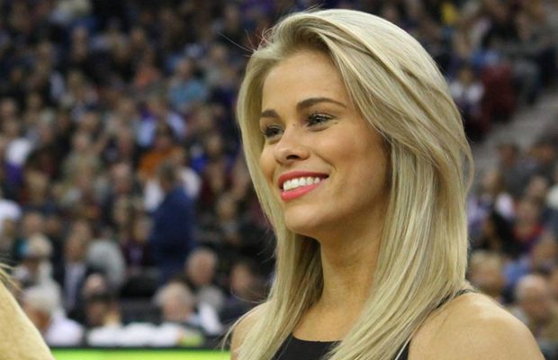 "Богиня сексуальности": звезда смешанных единоборств показала аппетитные формы