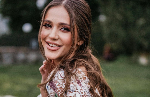 Переможниця "Холостяка 10" еротично позувала на яхті