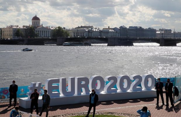 Румыния озвучила правила въезда для украинцев, которые хотят стать зрителями на Евро-2020