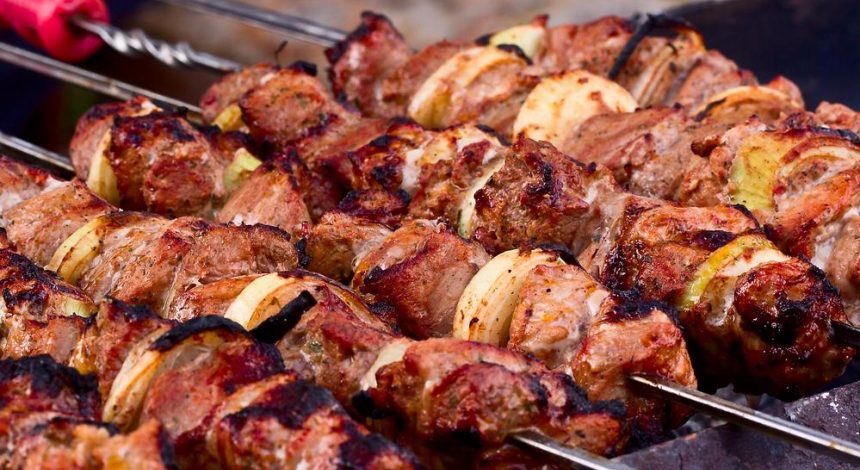 Ароматный шашлык: как вкусно готовить мясо, овощи и грибы на костре