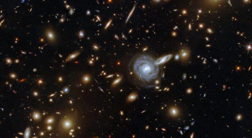 Hubble зробив унікальний знімок: сотні галактик на одному фото