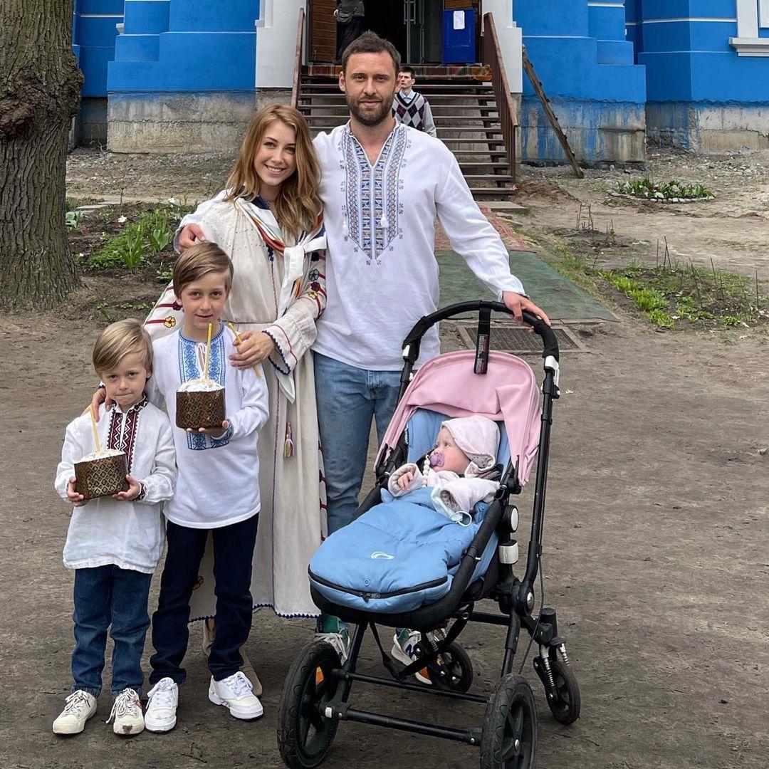 Стася Ровинская с семьей / instagram.com/sia_rovinska Стася Ровинская с семьей / instagram.com/sia_rovinska