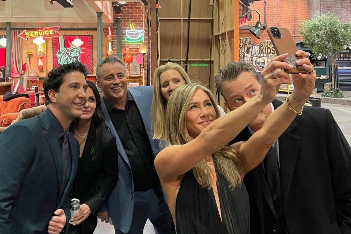 "Друзья" снова в сборе / фото instagram.com/jenniferaniston "Друзья" снова в сборе / фото instagram.com/jenniferaniston