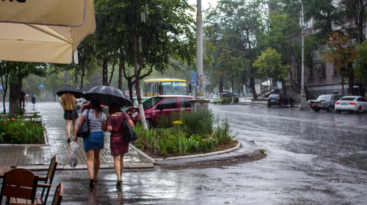 У Маріуполі вже кілька днів йдуть сильні дощі / фото Людмила Буянова У Маріуполі вже кілька днів йдуть сильні дощі / фото Людмила Буянова