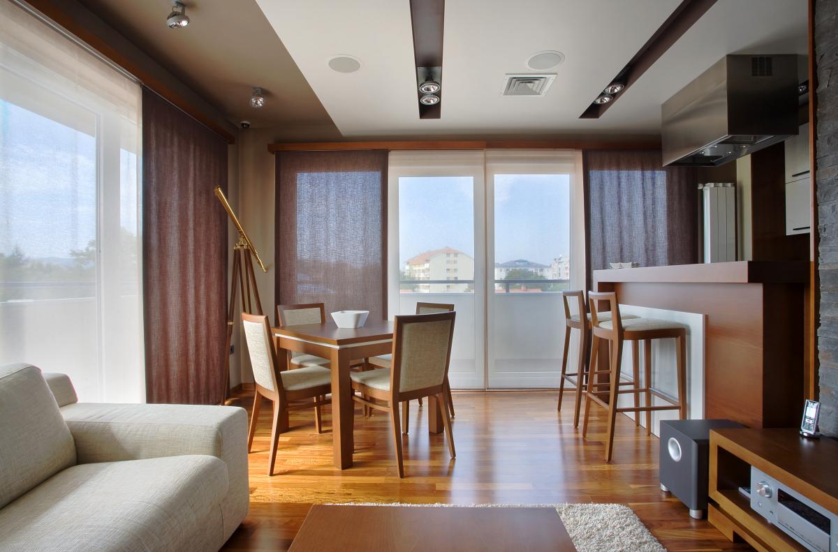 Знання, як підмітати віником, зараз стане в нагоді кожній господині \ фото ua.depositphotos.com