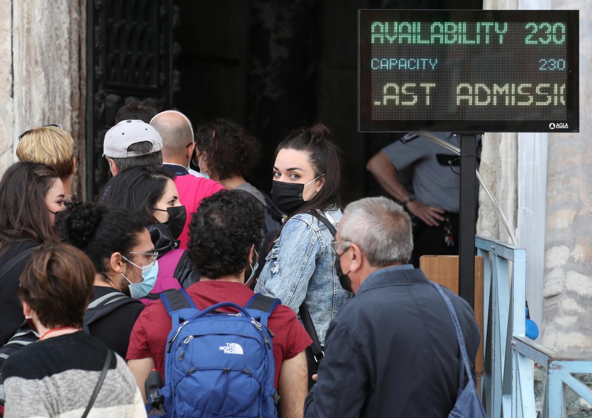 В Италии ужесточают меры для невакцинированных граждан \ фото REUTERS