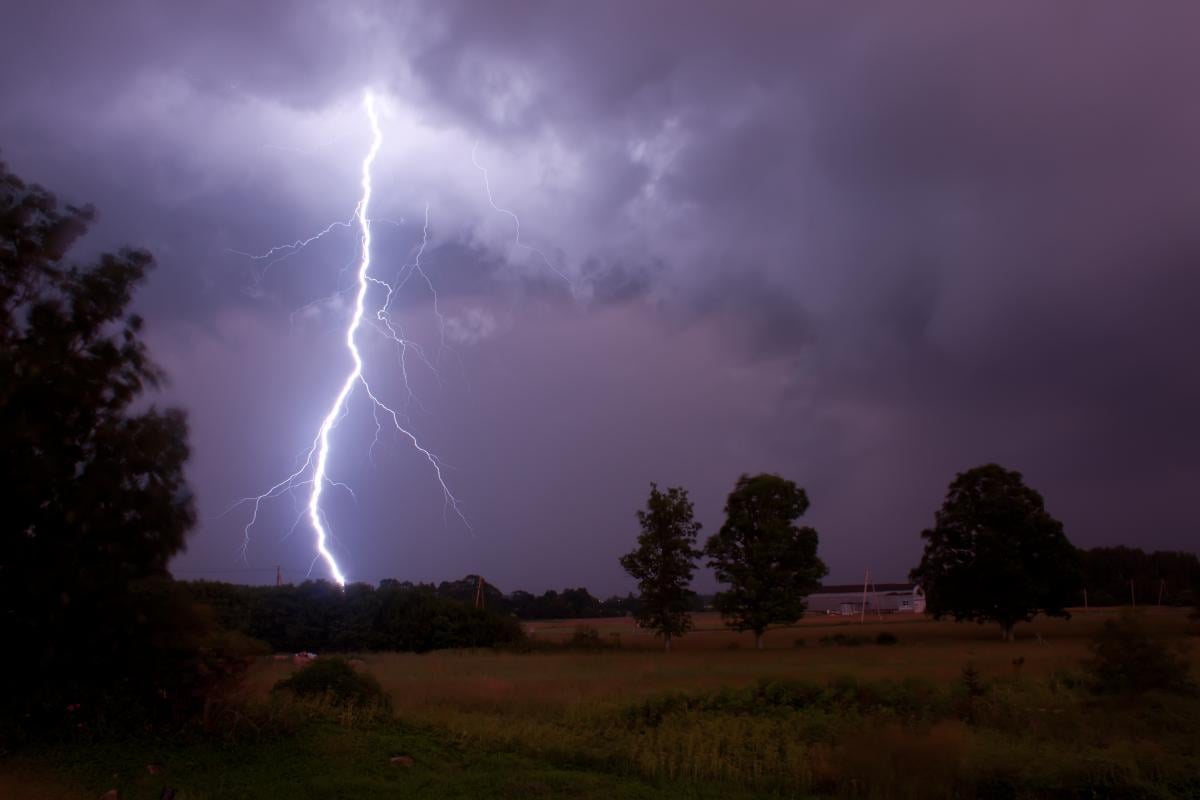 Thunderstorms are expected in some regions of Ukraine today / photo ua.depositphotos.com