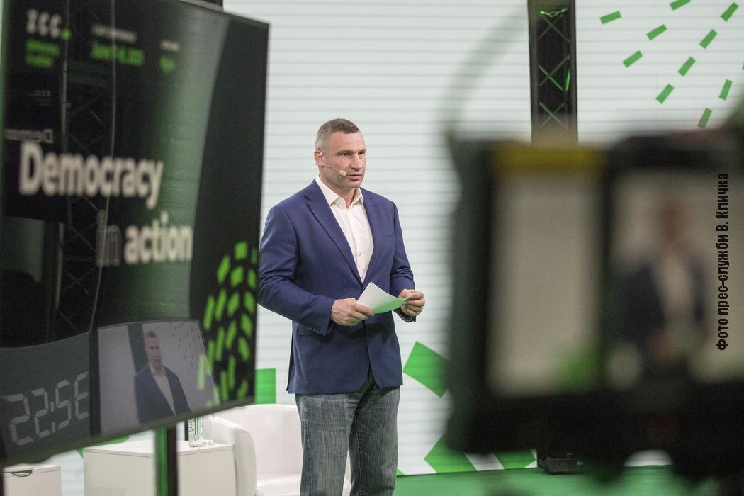 Кличко велосипедом прибув на конференцію за участі Зеленського та розповів, за яку Україну бореться Кличко велосипедом прибув на конференцію за участі Зеленського та розповів, за яку Україну бореться