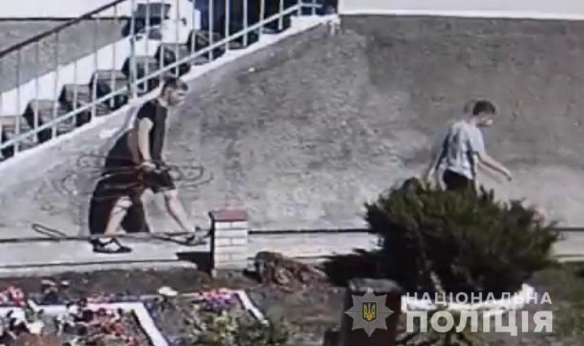 Підлітків встановили за допомогою системи відеонагляду "Безпечне місто" / фото vn.npu.gov.ua Підлітків встановили за допомогою системи відеонагляду "Безпечне місто" / фото vn.npu.gov.ua