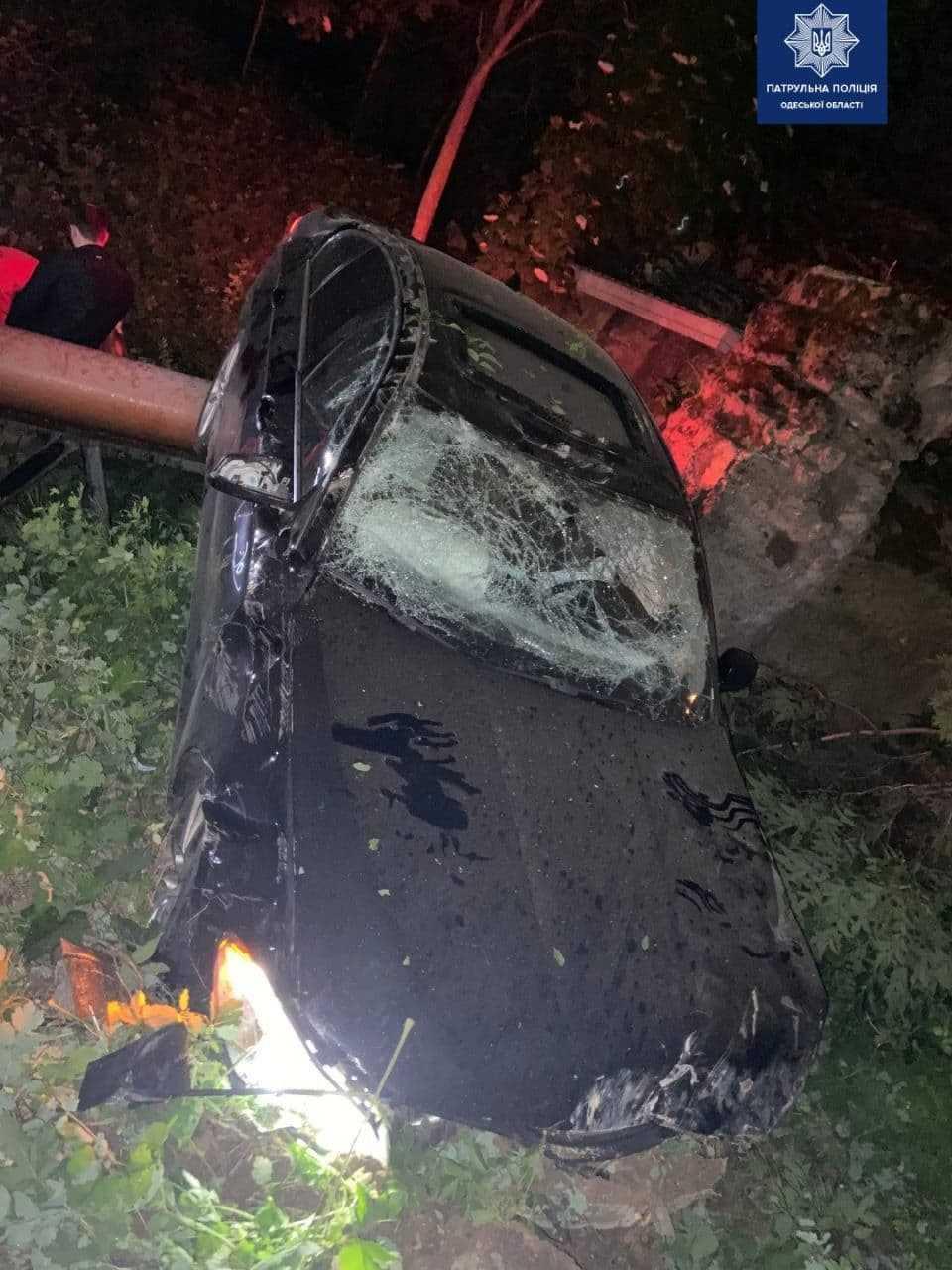 В результаті ДТП, постраждала пасажирка іномарки / фото Управління патрульної поліції в Одеській області В результаті ДТП, постраждала пасажирка іномарки / фото Управління патрульної поліції в Одеській області