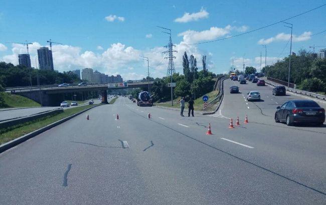 В Киеве из-за утечки газа перекрыли Южный мост / фото t.me/kyivpatrol В Киеве из-за утечки газа перекрыли Южный мост / фото t.me/kyivpatrol