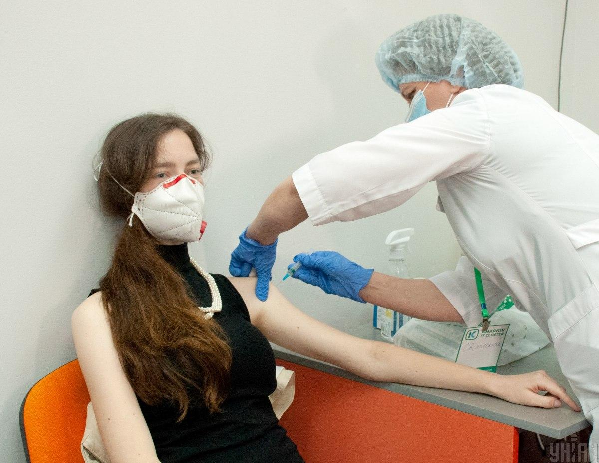 Кампания по вакцинации в Украине началась 24 февраля / фото УНИАН