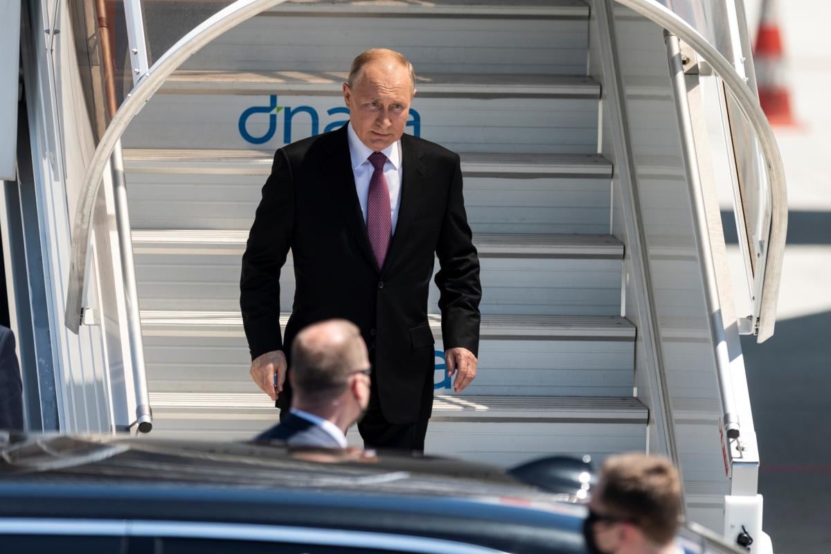 Путин выбирает самолеты советской разработки / REUTERS Путин выбирает самолеты советской разработки / REUTERS