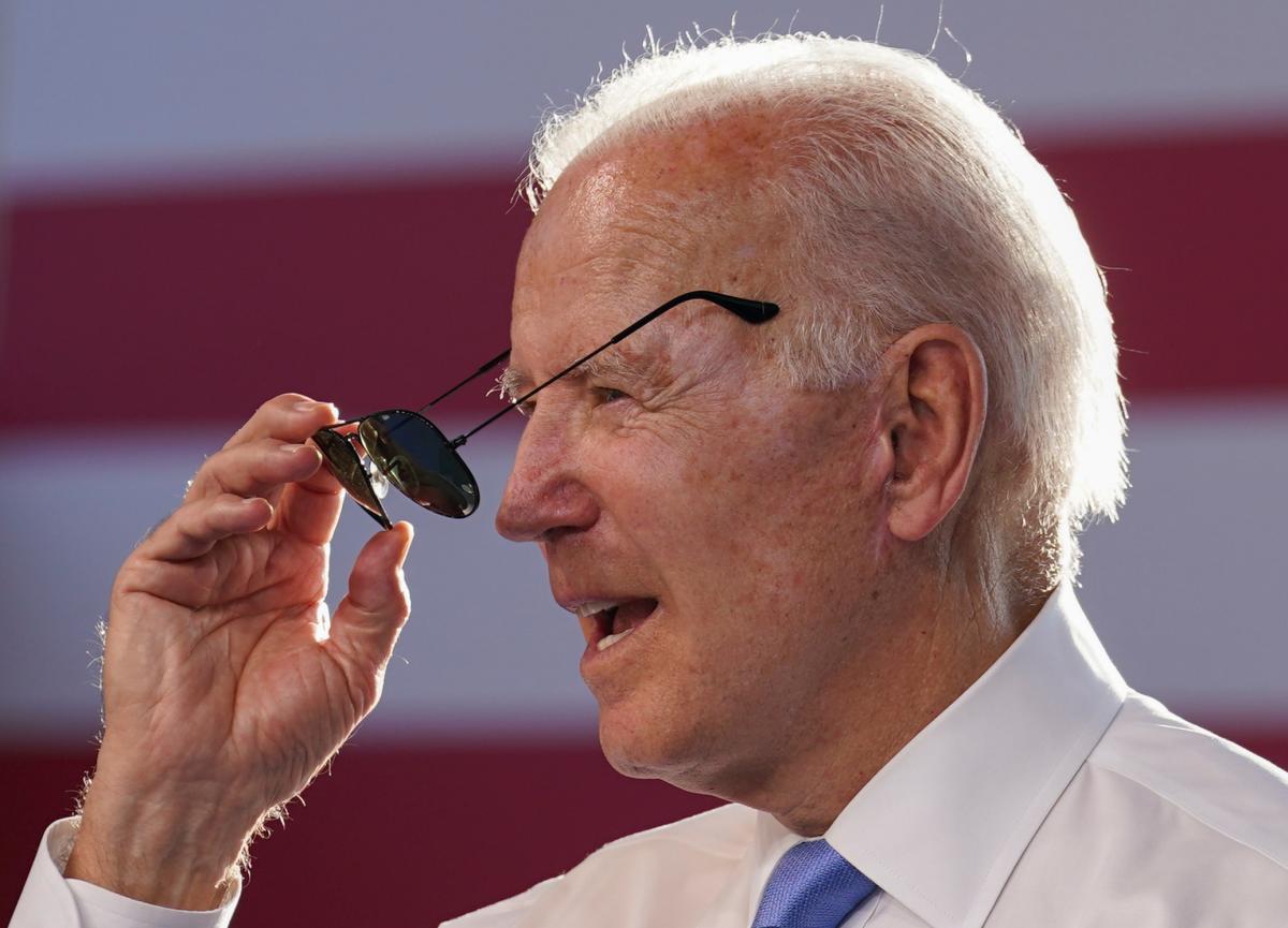 Байден потролив "тюремне" фото Трампа / REUTERS