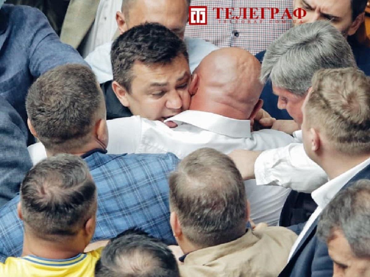 Штовханина у Раді сталася після виступу Потураєва про "розстріл" ОПЗЖ / "Телеграф", фото: Ян Доброносов Штовханина у Раді сталася після виступу Потураєва про "розстріл" ОПЗЖ / "Телеграф", фото: Ян Доброносов