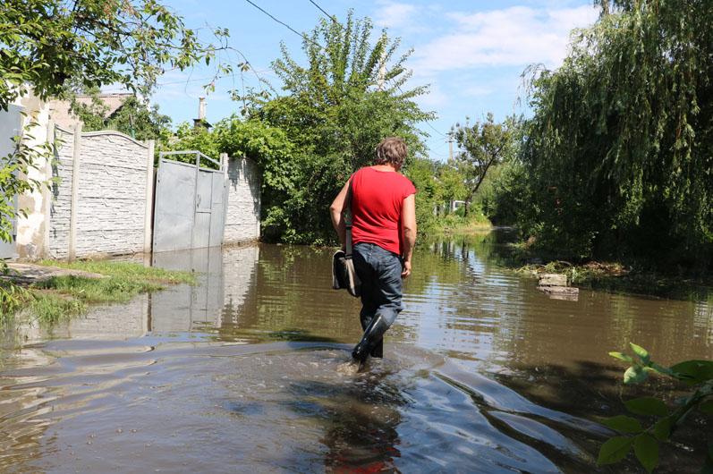 У Дніпрі залишаються затопленими більше сотні дворів і житлових будинків / фото ДСНС У Дніпрі залишаються затопленими більше сотні дворів і житлових будинків / фото ДСНС