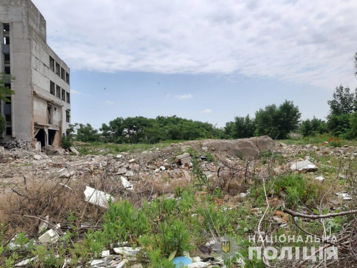 В промышленной зоне города девушка была обнаружена мертвой / фото dp.npu.gov.ua В промышленной зоне города девушка была обнаружена мертвой / фото dp.npu.gov.ua
