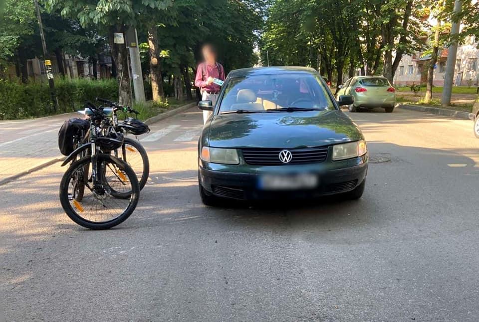 Мальчика, попавшего в аварию, госпитализировали / фото facebook.com/frankivsk.police Мальчика, попавшего в аварию, госпитализировали / фото facebook.com/frankivsk.police