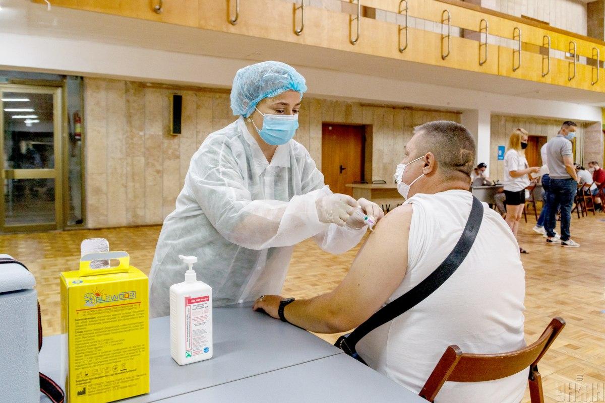 Вакцинация способна защитить от "индийского" штамма / фото УНИАН
