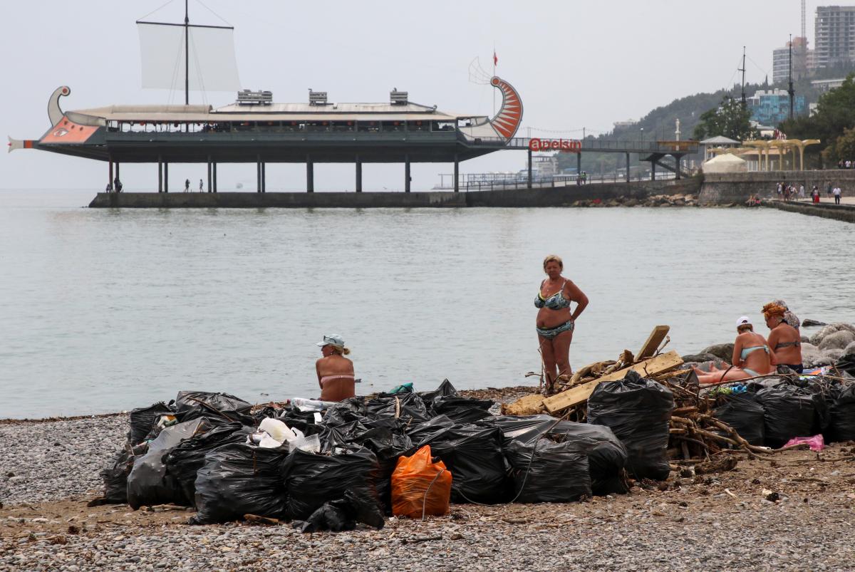Росіяни не дбали про розчищення водойм та зливної каналізації / Фото: REUTERS Росіяни не дбали про розчищення водойм та зливної каналізації / Фото: REUTERS