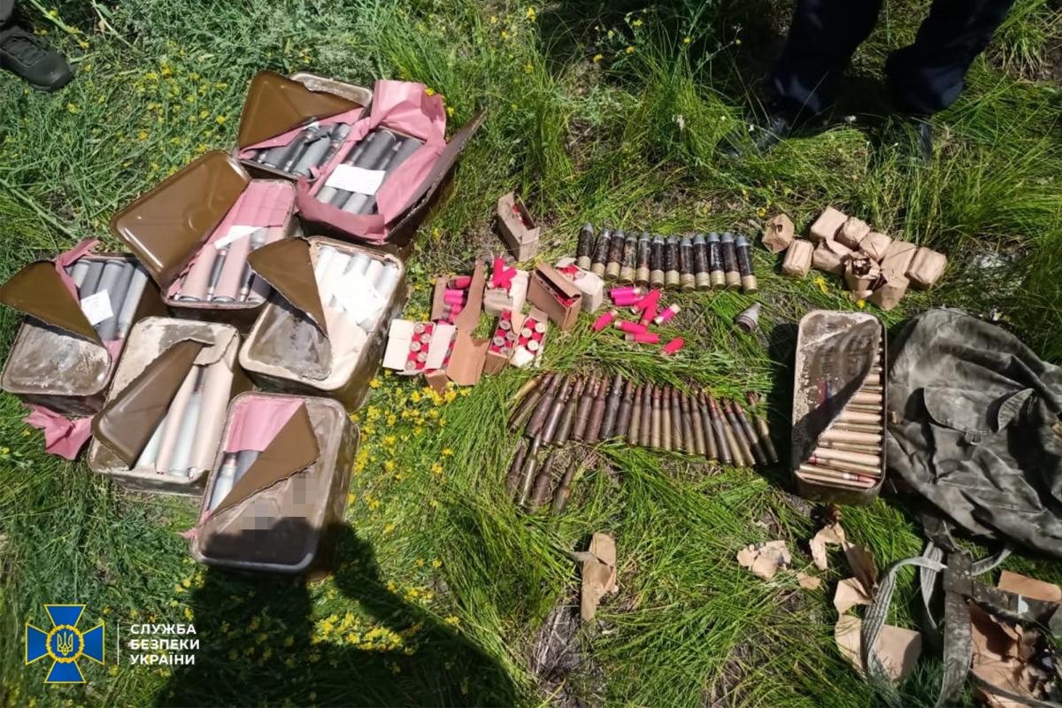 В СБУ викрили схрон бойовиків / СБУ В СБУ викрили схрон бойовиків / СБУ