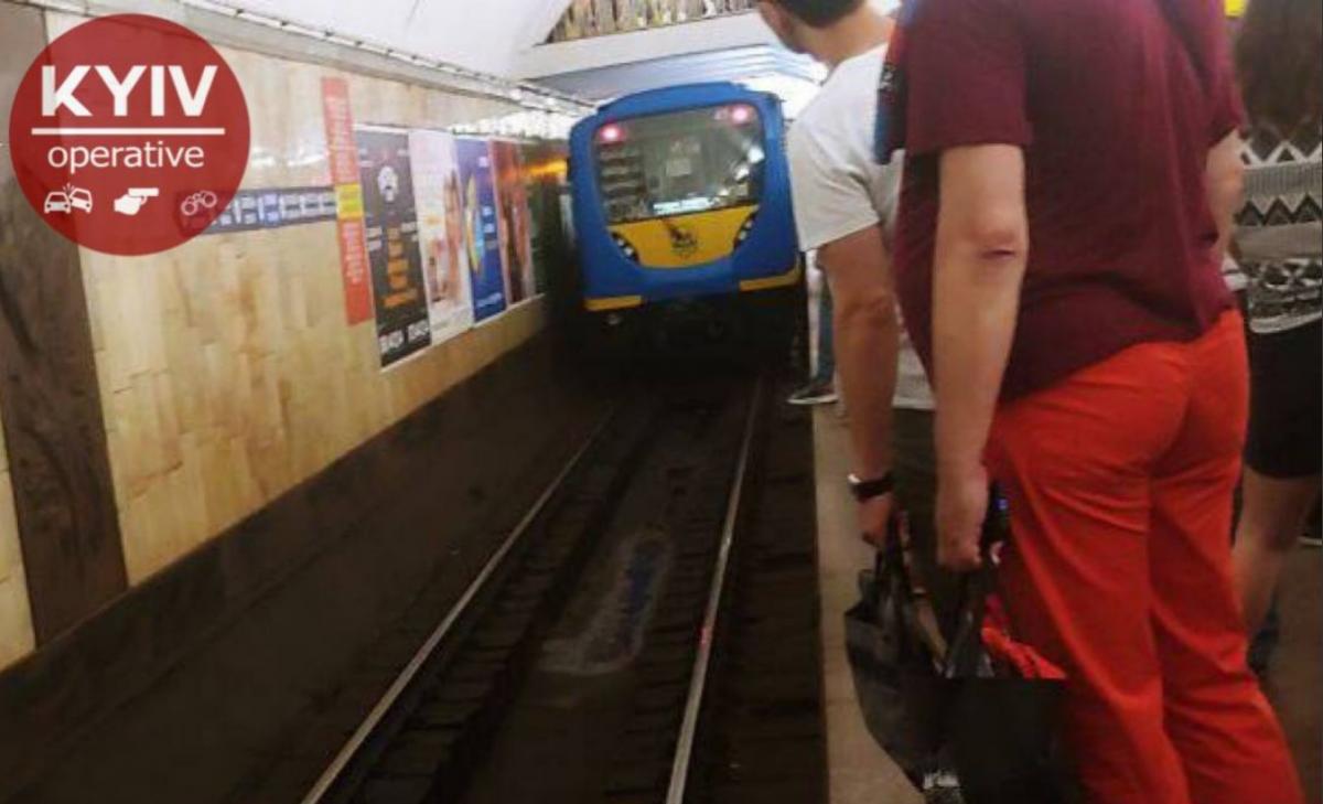 Рух потягів зупинено на невизначений термін / фото Київ оперативний Рух потягів зупинено на невизначений термін / фото Київ оперативний