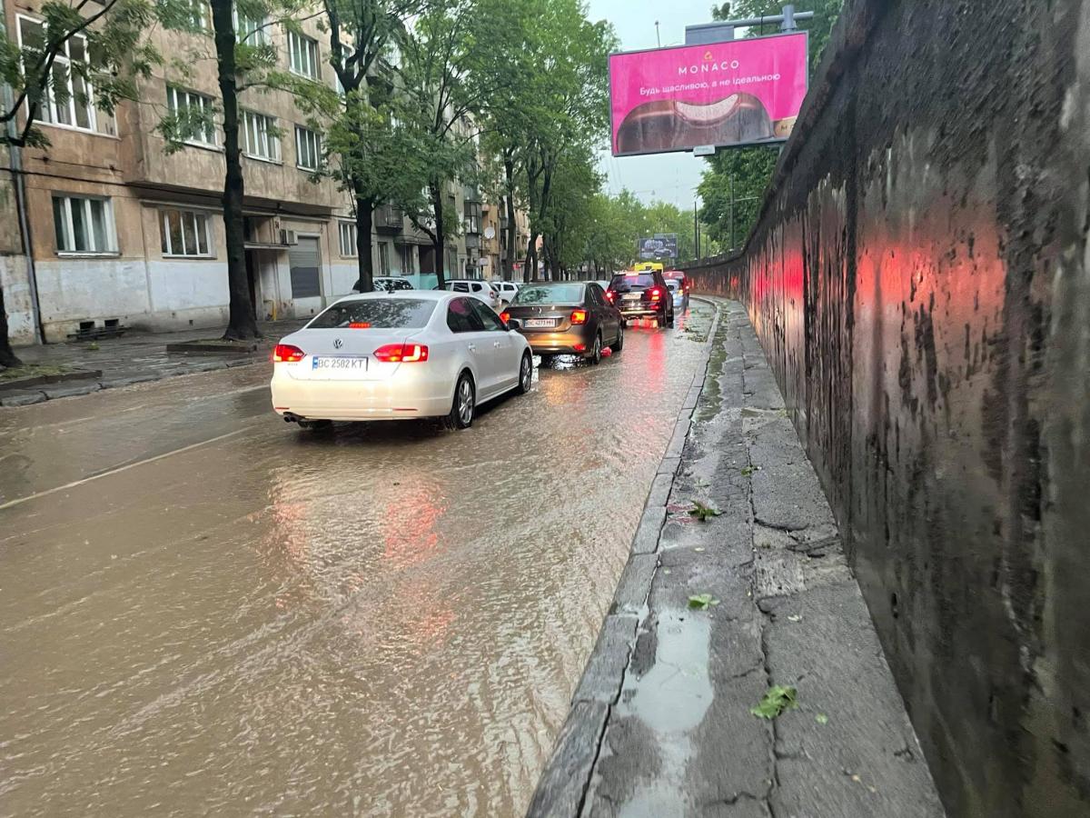 На Львовщине за день выпала годовая норма осадков / фото "Зручне місто" / Facebook На Львовщине за день выпала годовая норма осадков / фото "Зручне місто" / Facebook