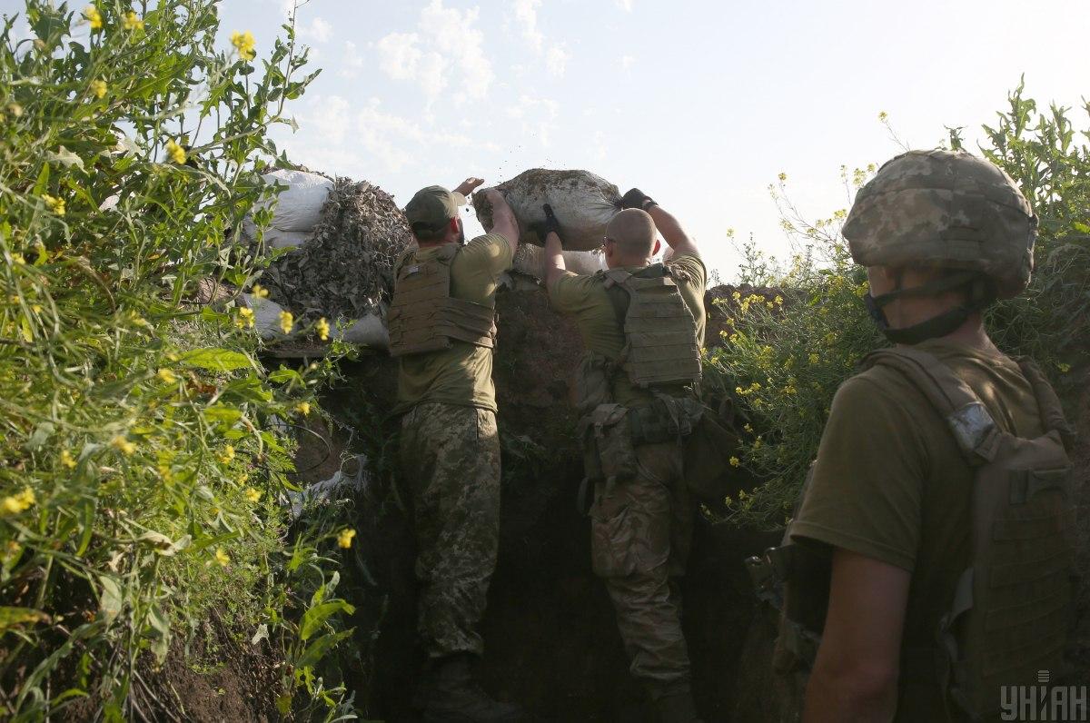 Украинская разведка фиксирует обустройство новых позиций оккупантов на передовой / фото УНИАН Украинская разведка фиксирует обустройство новых позиций оккупантов на передовой / фото УНИАН