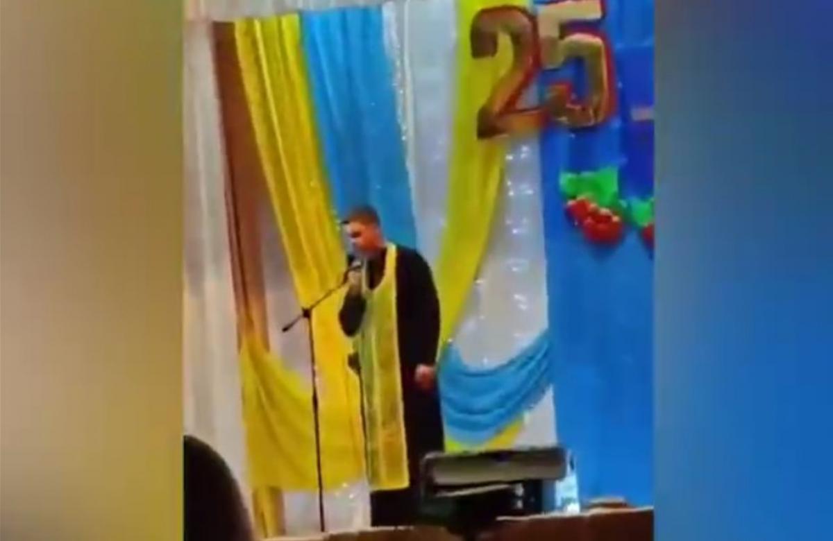 Священник виступив з емоційною промовою / скріншот з відео Священник виступив з емоційною промовою / скріншот з відео